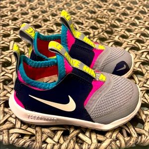 4c NIKE infant girls shoes- used: great condition